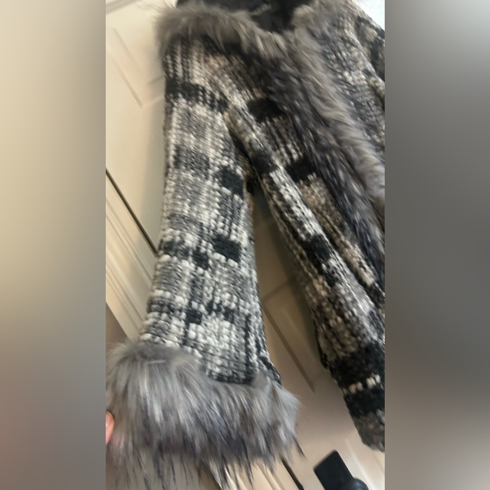 NWOT Cozy Gray & Black Tweed Hooded Coat with Faux Fur Trim - Picture 4 of 4